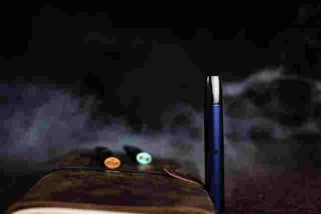 錘子手機出電子煙