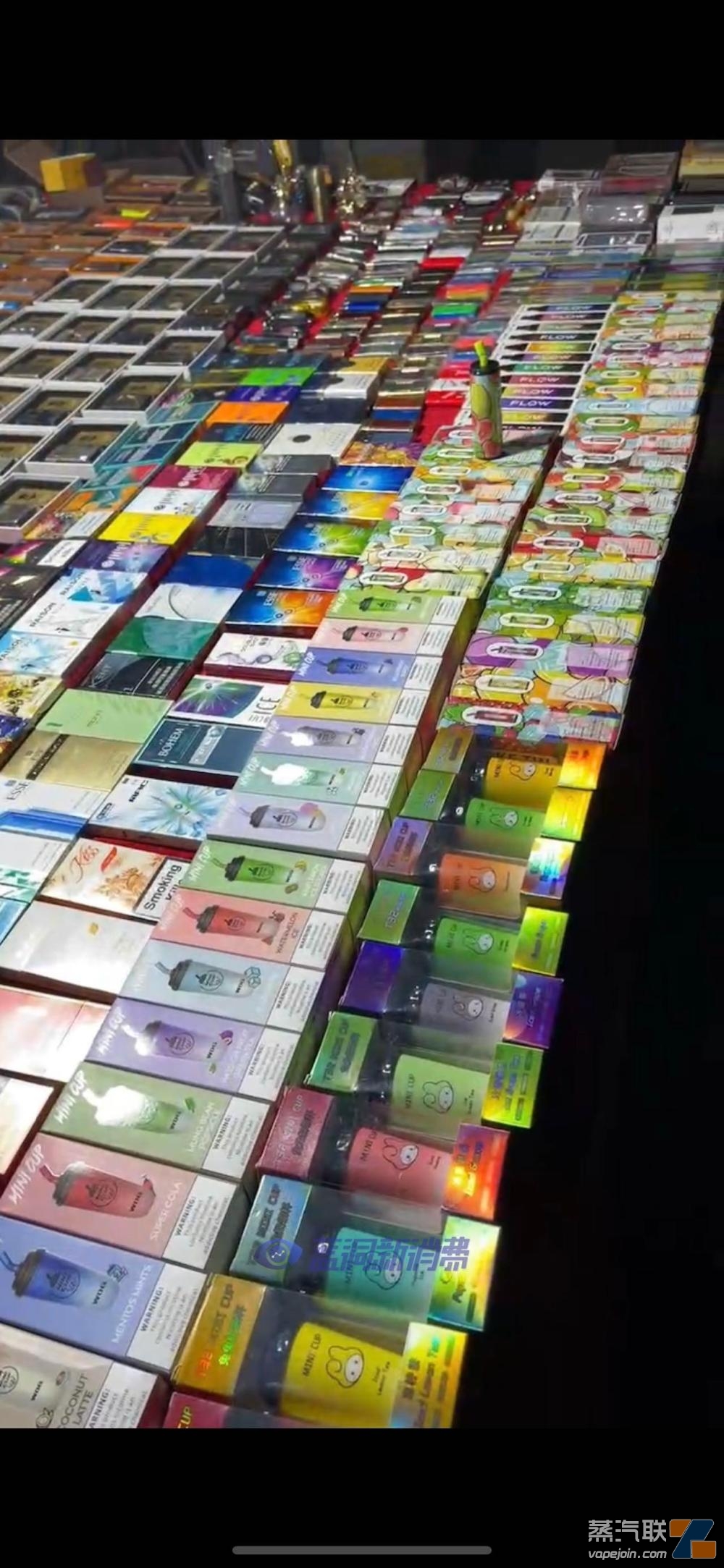 浙江某市奶茶杯電子煙代發倉被端，據稱貨品價值160萬元