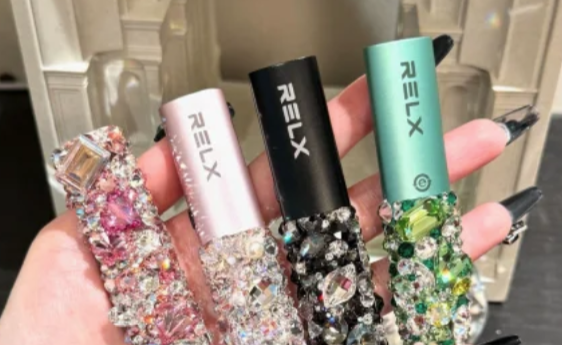 悅刻國標五代充電提示：如何判斷電量已充滿？