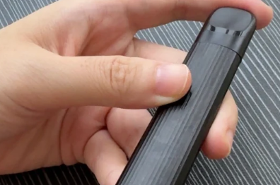 悅刻青羽充電怎么知道充滿了？