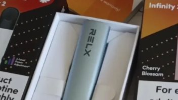 悅刻新款漸變的煙桿多少錢？