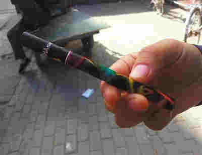 校門口文具店賣電子煙給小學生 10歲已成“老煙民”？