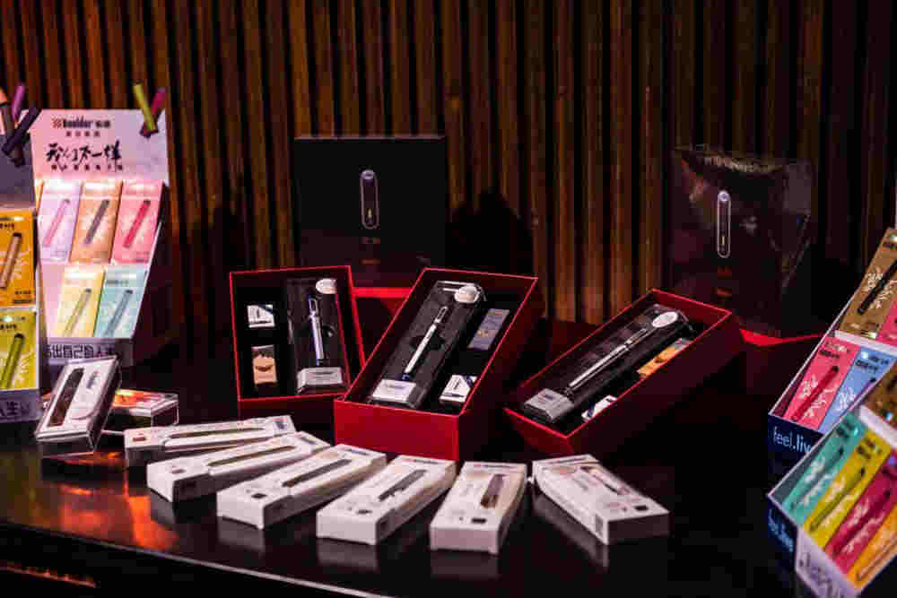 鉑德新bling首月線下銷售近6千萬，臺南菠蘿和薄荷煙草受追捧