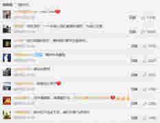 中國留學生高唱國歌壓制“港獨”，冒雨為國旗撐傘