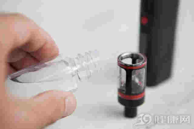 電子煙能戒煙？煙民自述：真煙戒了，卻上了電子煙的“癮” 