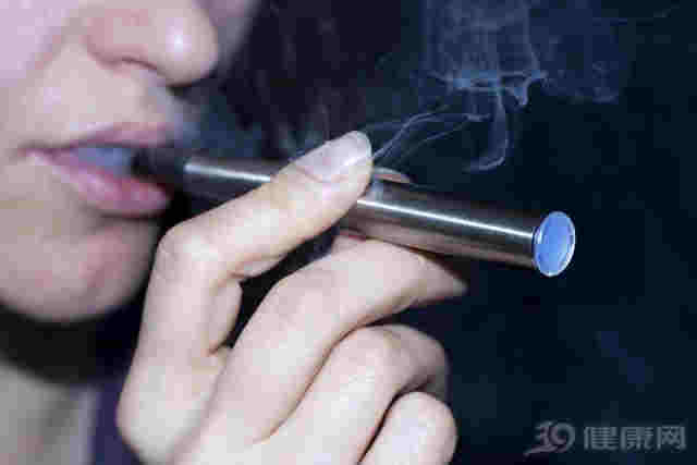 電子煙有助戒煙，還不傷肺？它有4個危害，很多人后知后覺 