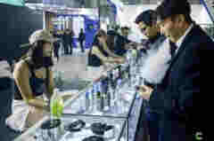 你以為電子煙就不是煙了？它的危害要當心了