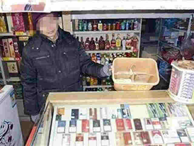 文具店銷售20元一根的電子煙給學生，家長怒斥：我家孩子上癮了 