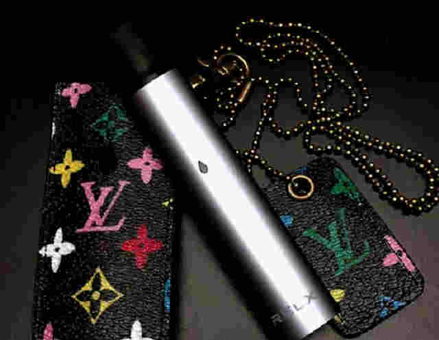 河南某小學門口文具店20元1支售賣電子煙，家長：孩子已上癮 