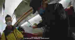 航班下降途中男子大搖大擺吸電子煙，被行拘5日