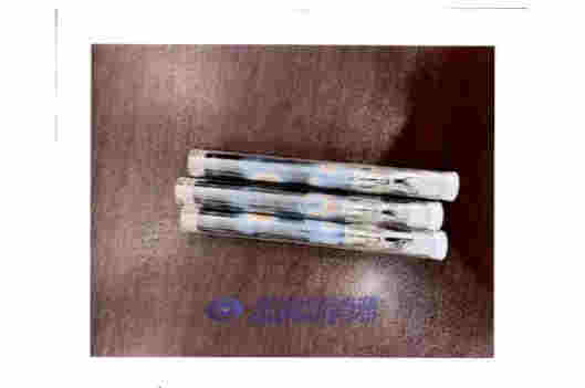 從女技師手上花400買的電子煙，抽還是不抽？ 